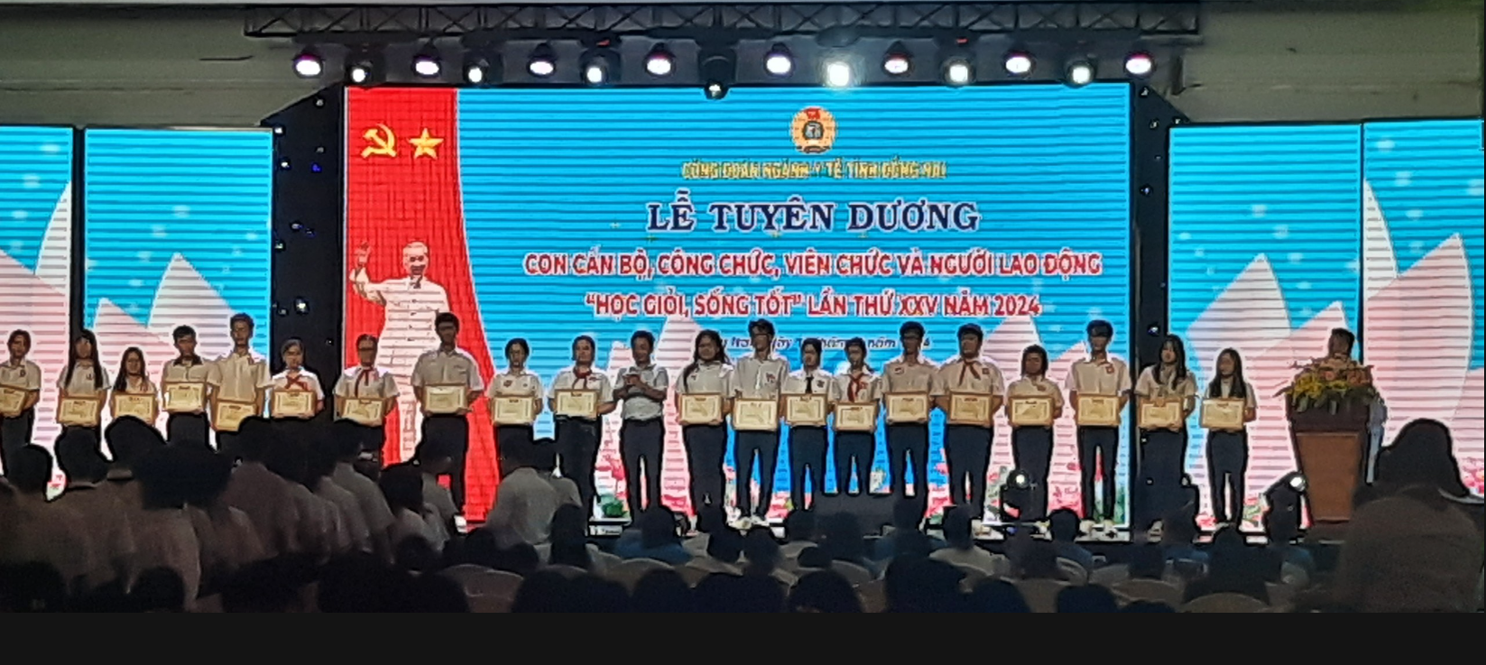 Lễ tuyên dương con cán bộ, công chức, viên chức và người lao động ngành Y tế tỉnh Đồng Nai “Học giỏi, sống tốt” lần thứ XXV năm 2024